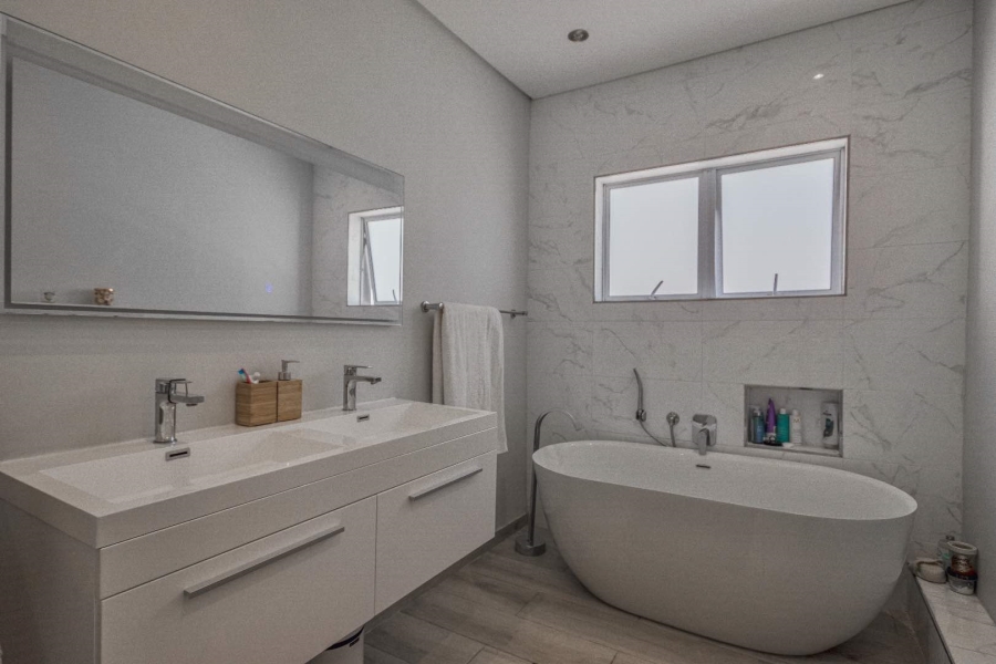 4 Bedroom Property for Sale in Sunset Beach Western Cape